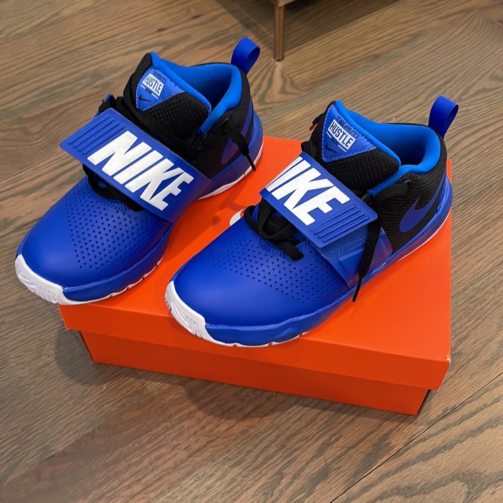 Nike Team Hustle D8